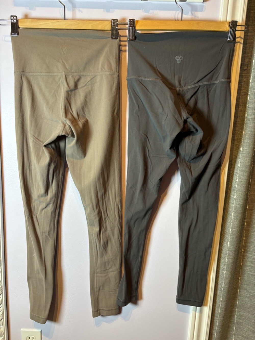 TNA High-Waist Leggings Duo in Taupe and Black - Picture 2 of 4